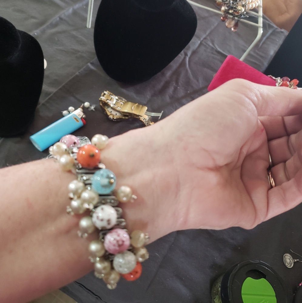Bracelets - Picture 4 of 11